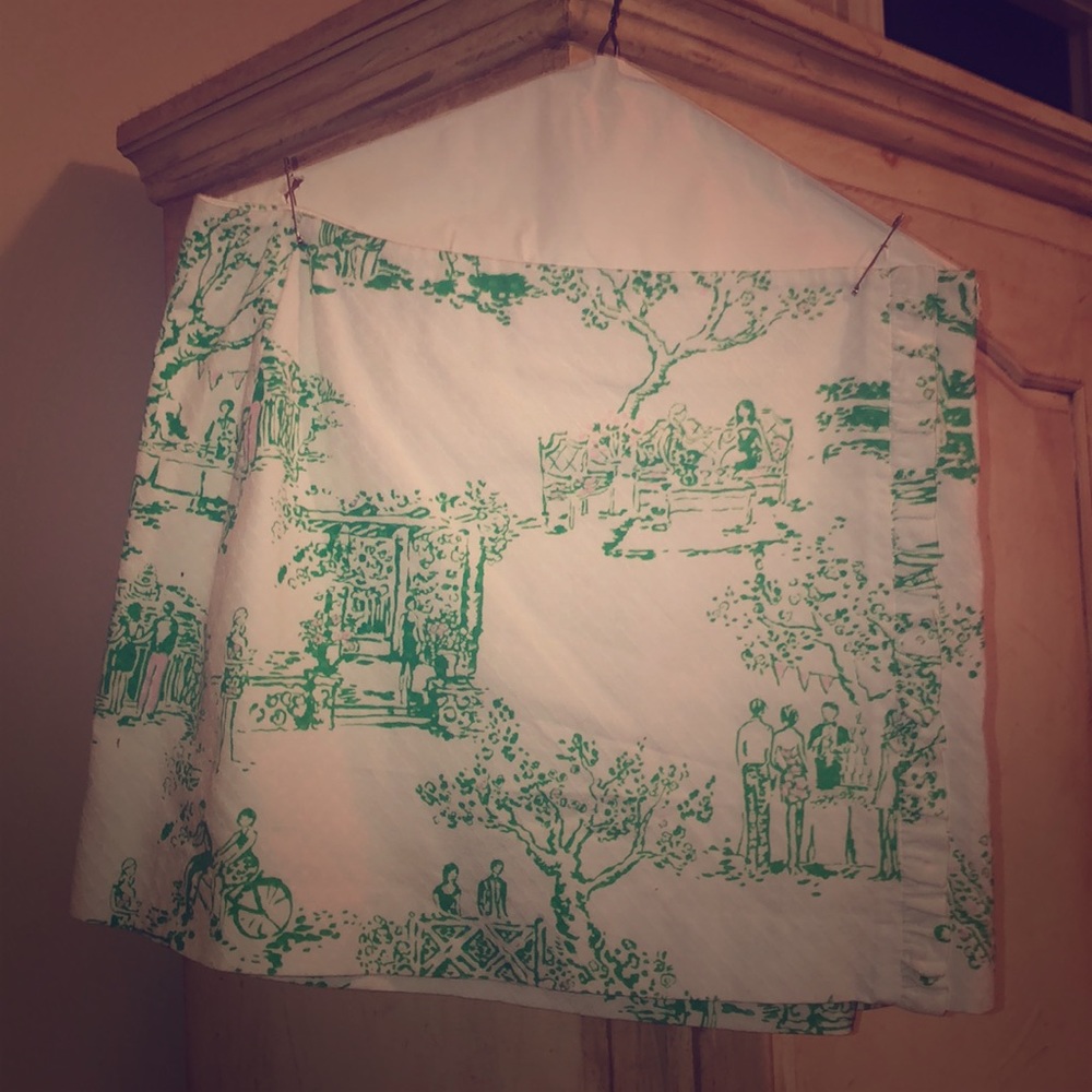 Lilly Pulitzer skirt. Size 8! Great condition!